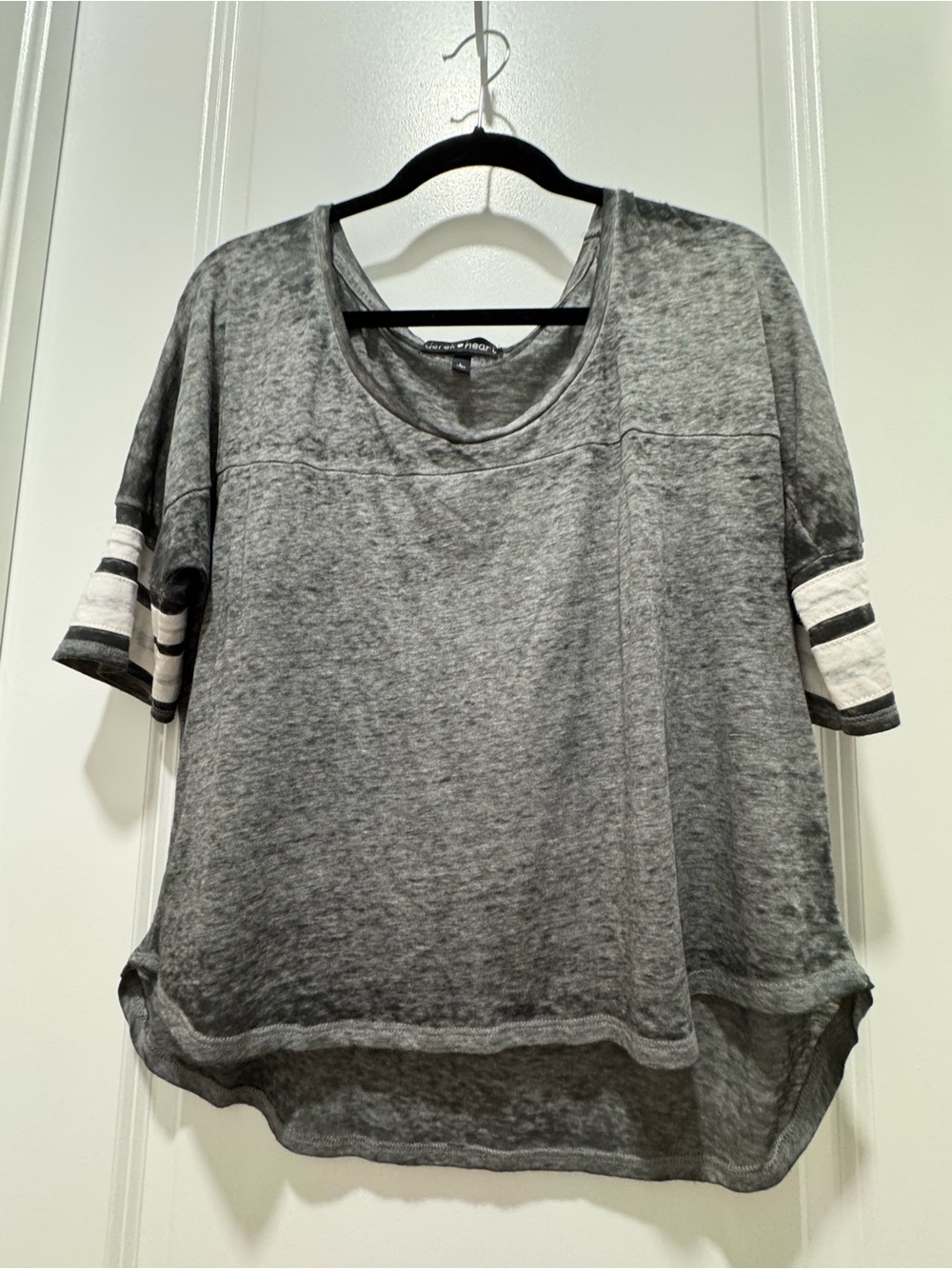 Derek Heart Gray Short Sleeve Scoop Neck Tee with Striped Sleeves